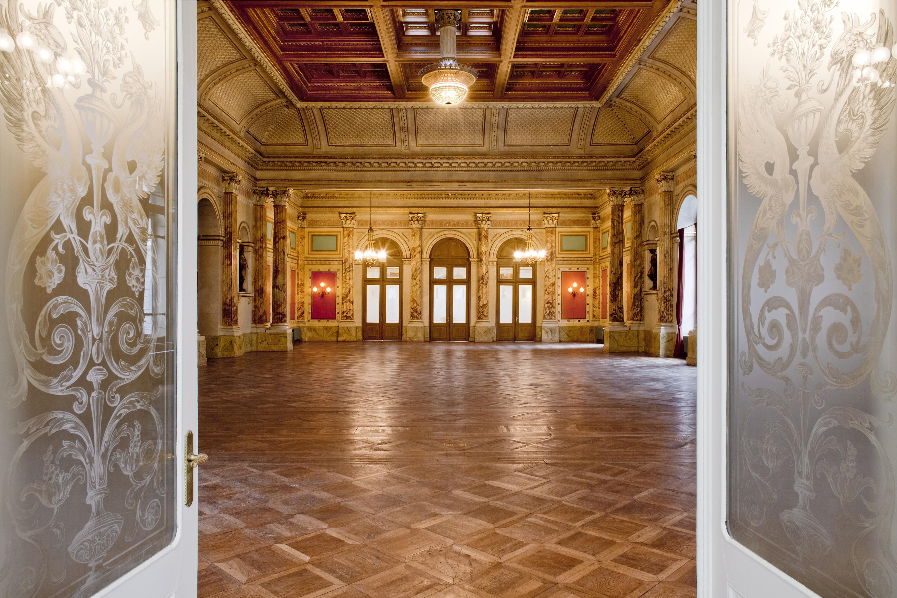 Hotel Schweizerhof Luzern Zewnętrze zdjęcie The interior of the National Museum of the United States Army